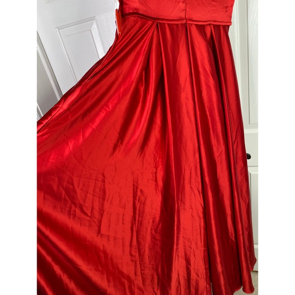 Mac Duggal PUFF SLEEVE V-NECK SATIN GOWN, Red, Size 8, #26606 - Picture 7 of 10